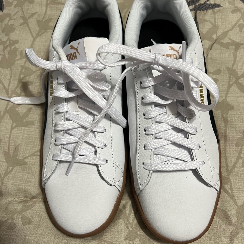 Puma Vikky V3 sneakers NWOT